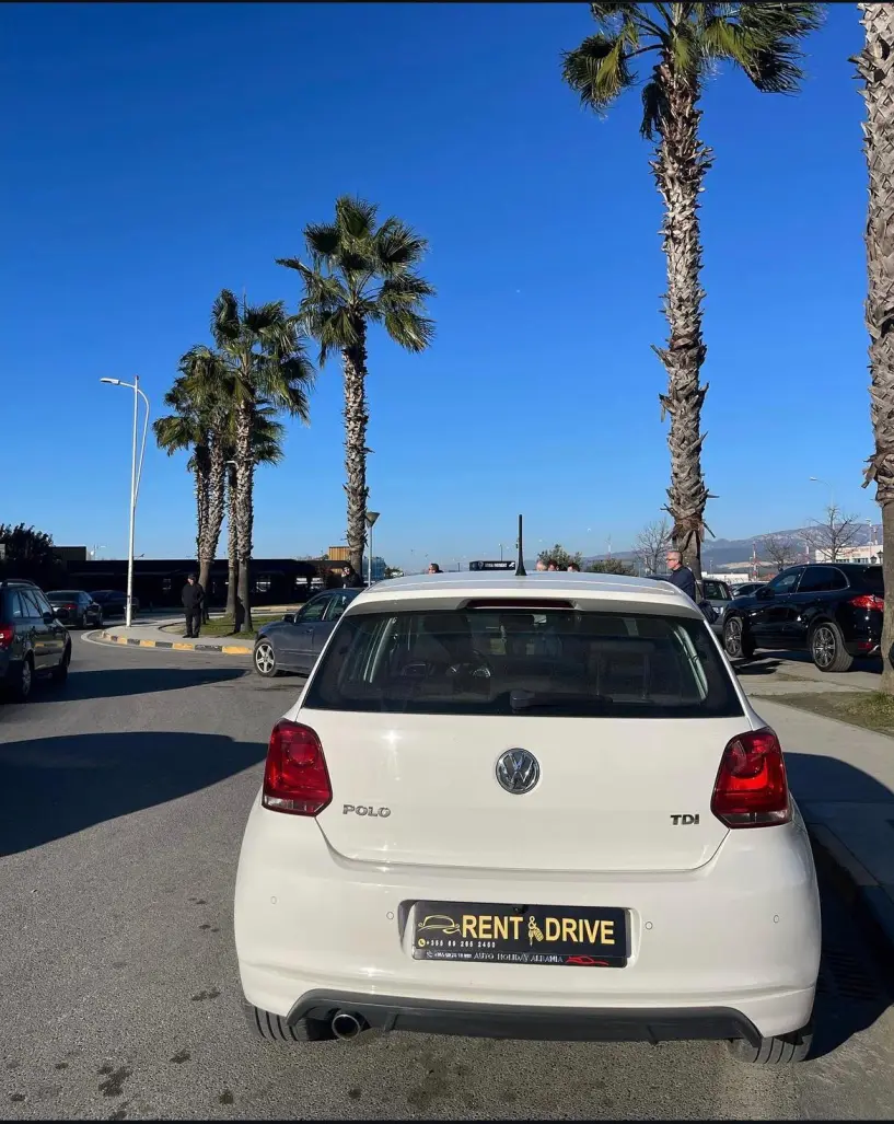 Merrni me qira një makinë në Tirana