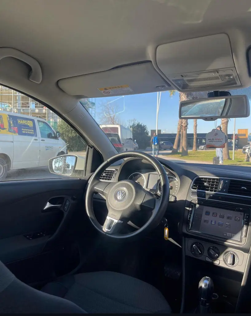 Merrni me qira një makinë në Tirana