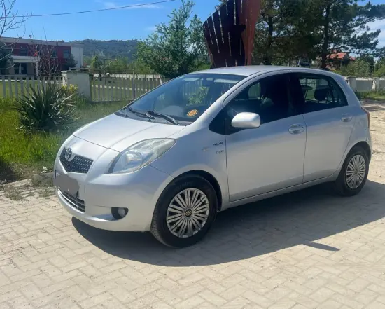 Alquila un 2007 Toyota Yaris en Tirana