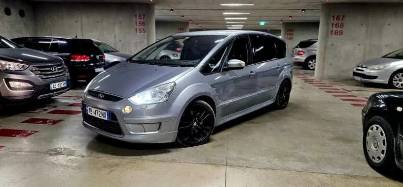 Alquila un coche en Tirana