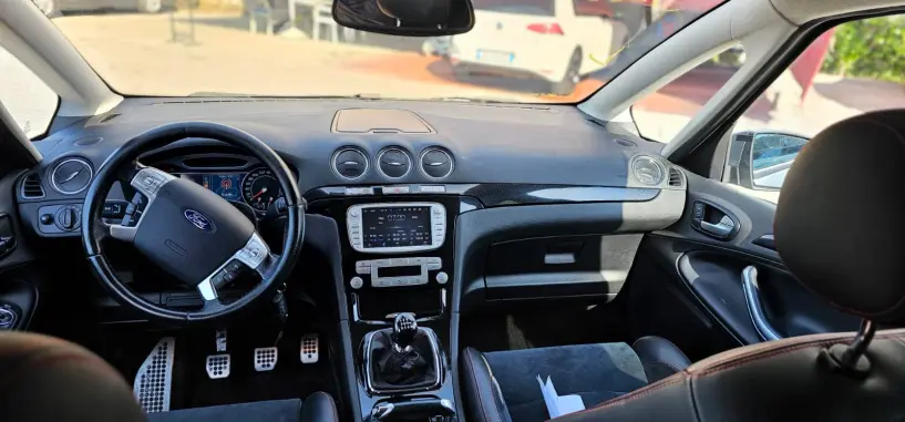 Alquila un coche en Tirana