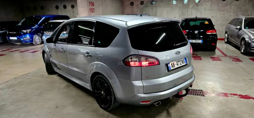 Alquila un coche en Tirana