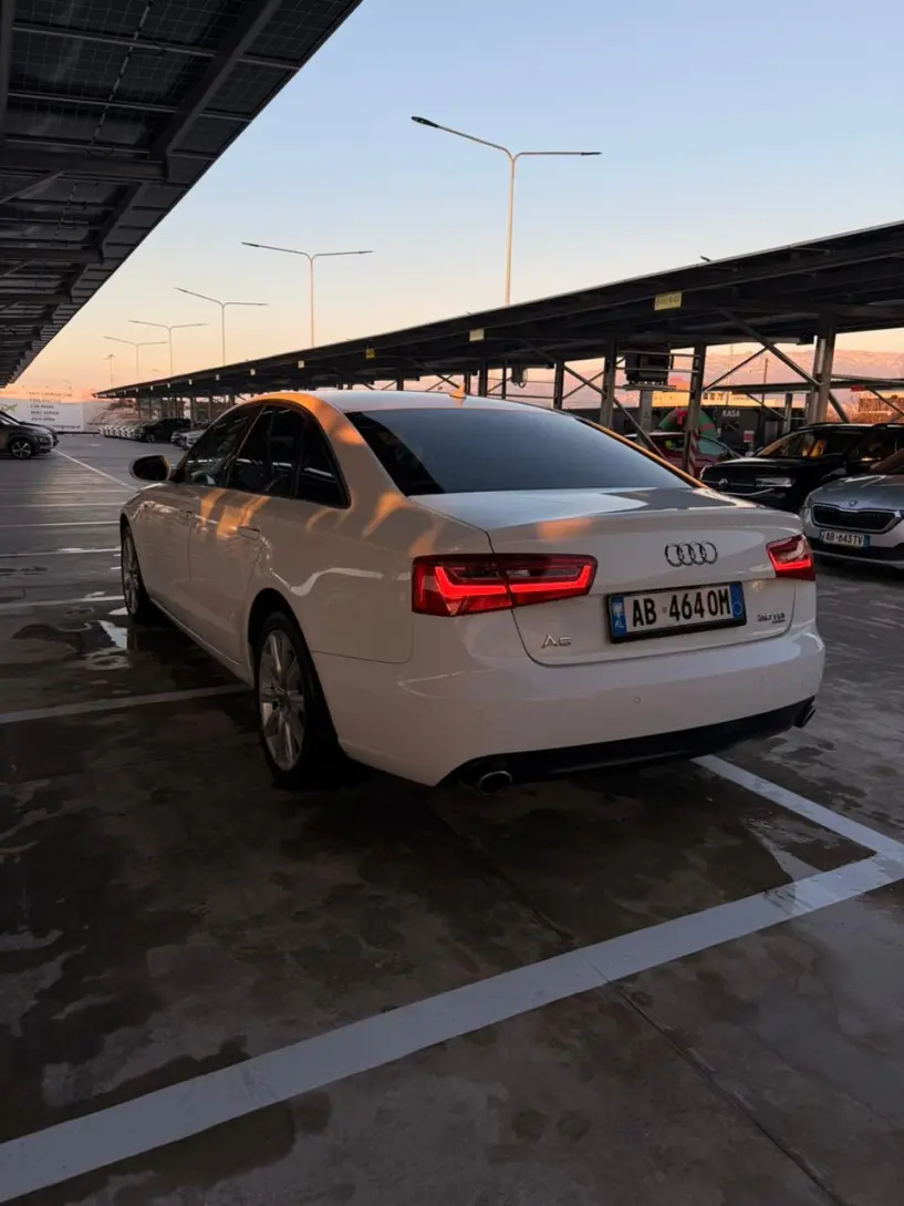 Noleggia un'auto a Tirana