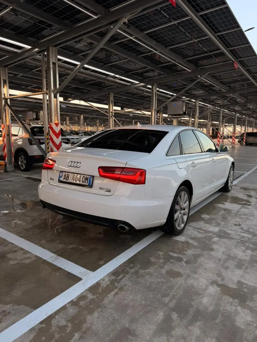 Noleggia un'auto a Tirana