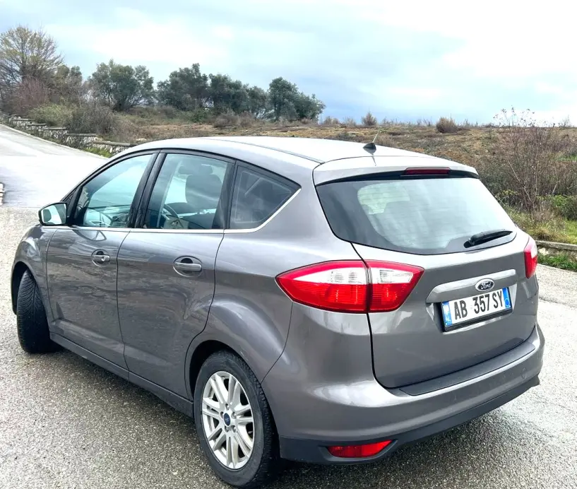 Alquila un coche en Tirana Alquila un coche en Tirana