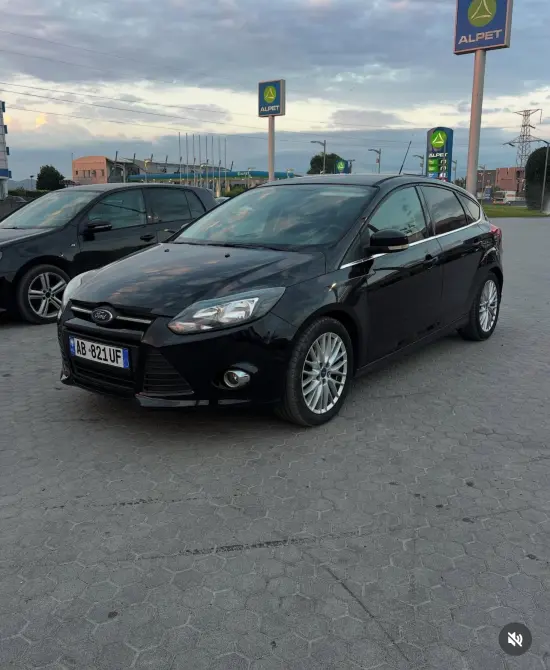 Wynajmij Ford Focus z 2012 roku w Tirana