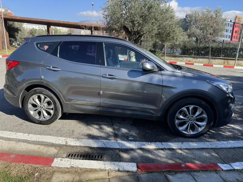 Alquila un coche en Tirana Alquila un coche en Tirana