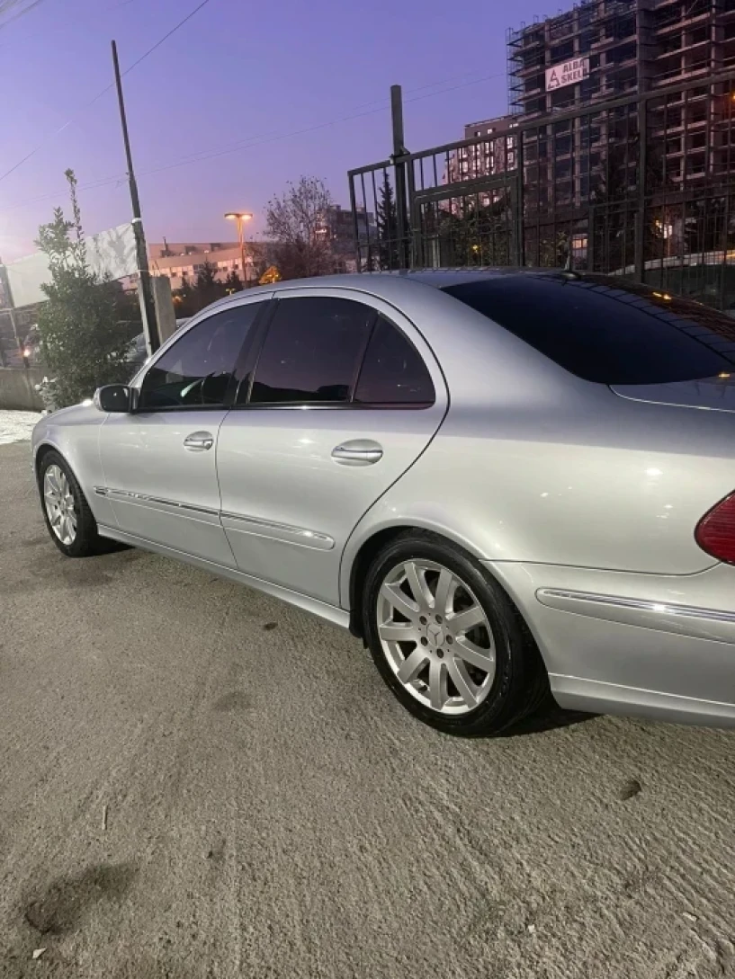 Louer une voiture à Tirana