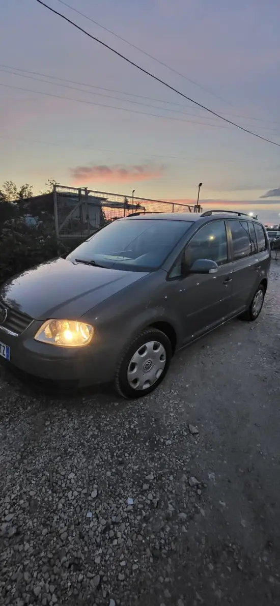 Rent a 2008 Volkswagen Touran in Tirana