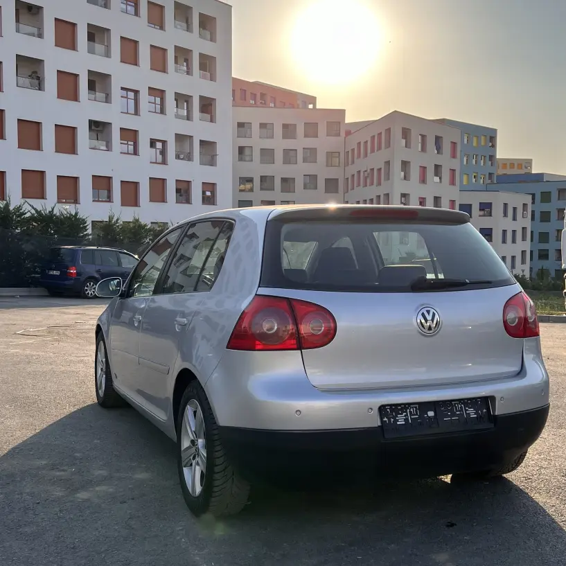 Noleggia un'auto a Tirana Noleggia un'auto a Tirana