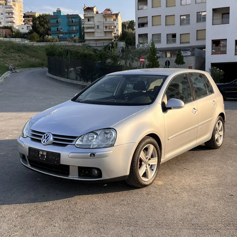 Noleggia un'auto a Tirana Noleggia un'auto a Tirana