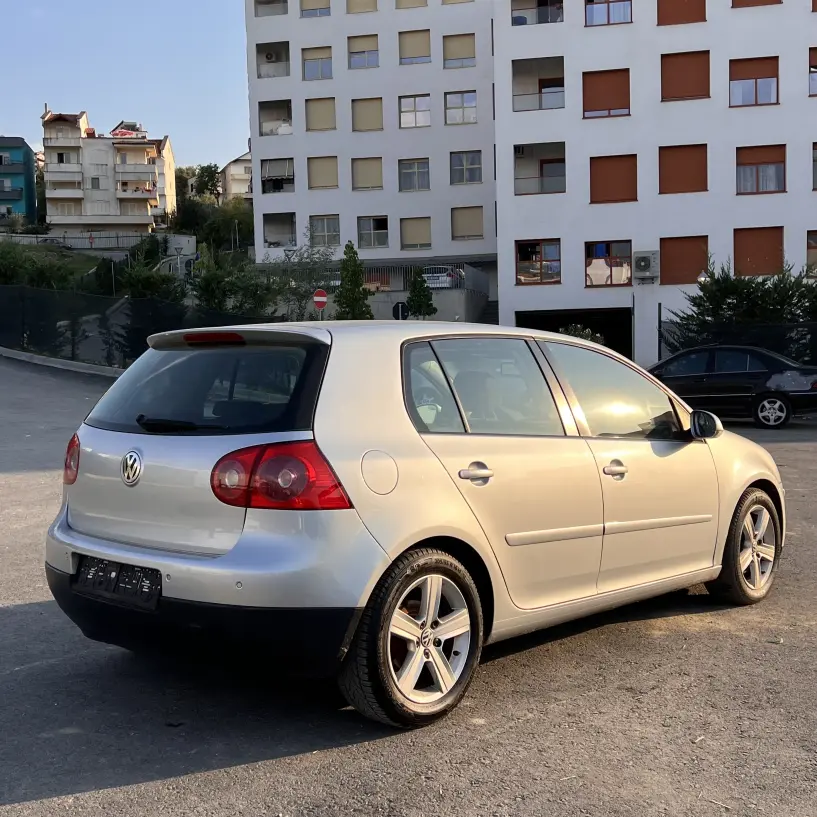 Noleggia un'auto a Tirana Noleggia un'auto a Tirana