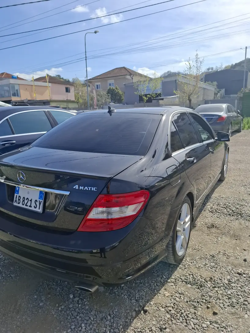 Noleggia un'auto a Tirana Noleggia un'auto a Tirana