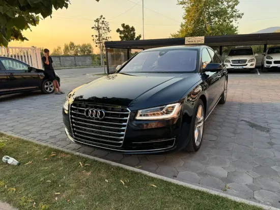 Alquila un 2015 Audi A8 en Tirana