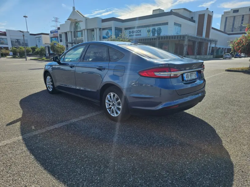 Noleggia un'auto a Tirana