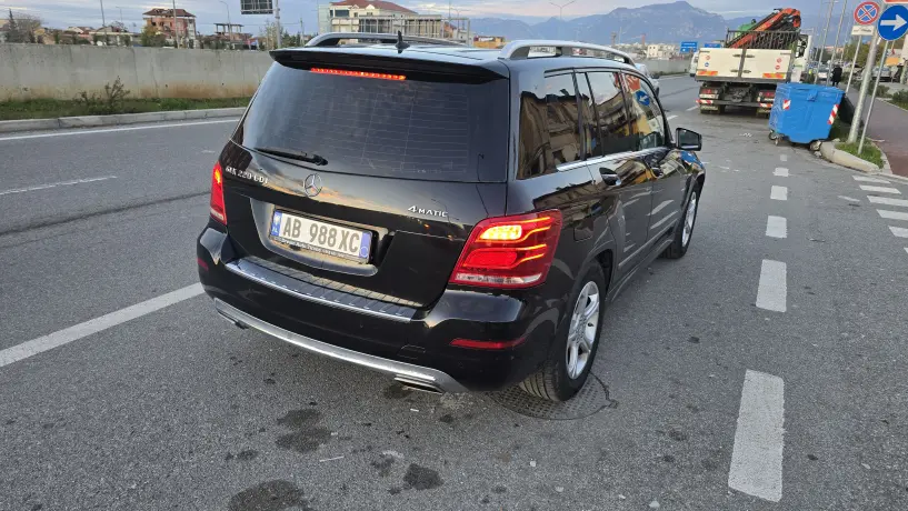 Wynajmij samochód w Tirana