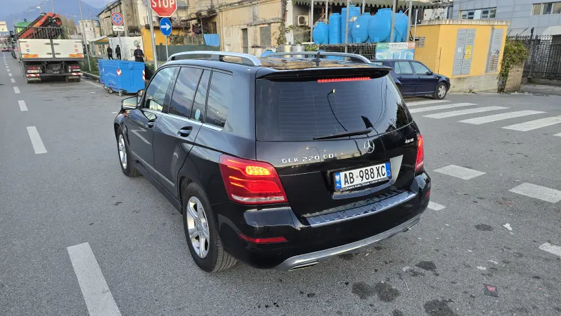 Wynajmij samochód w Tirana