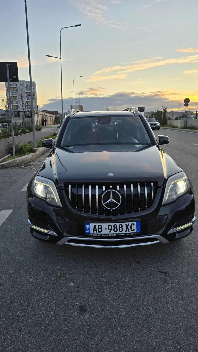 Wynajmij samochód w Tirana