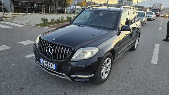 Wynajmij Mercedes-Benz GLK 220 z 2014 roku w Tirana
