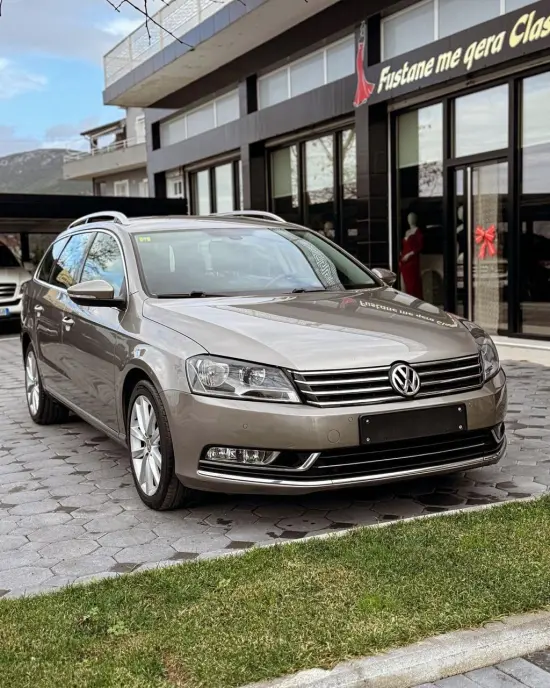 Alquila un 2013 Volkswagen Passat en Tirana