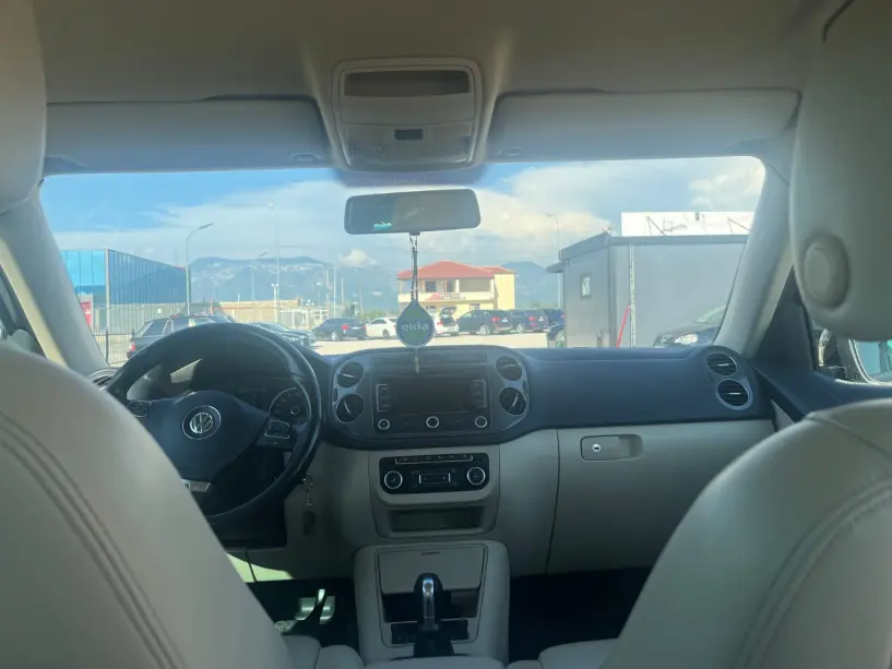 Merrni me qira një makinë në Tirana