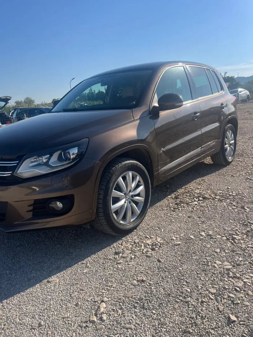 Merrni me qira një makinë në Tirana