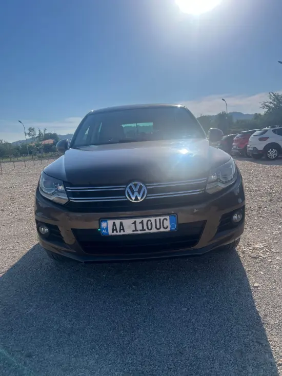 Merrni me qira një Volkswagen Tiguan të vitit 2014 në Tirana