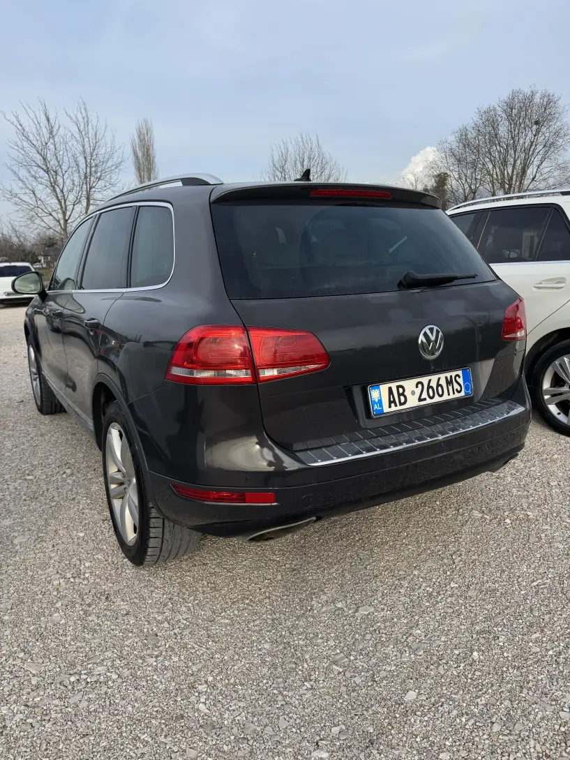 Merrni me qira një makinë në Tirana