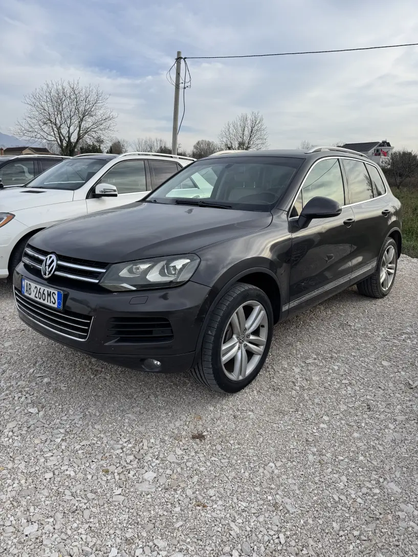 Merrni me qira një makinë në Tirana