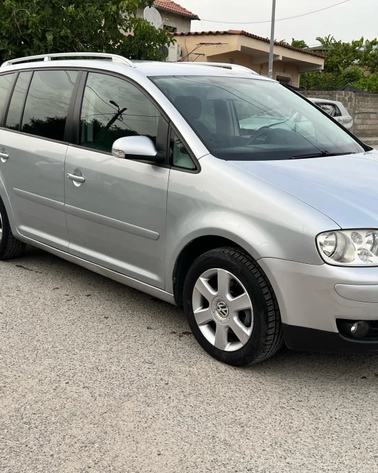 Rent a 2008 Volkswagen Touran in Tirana