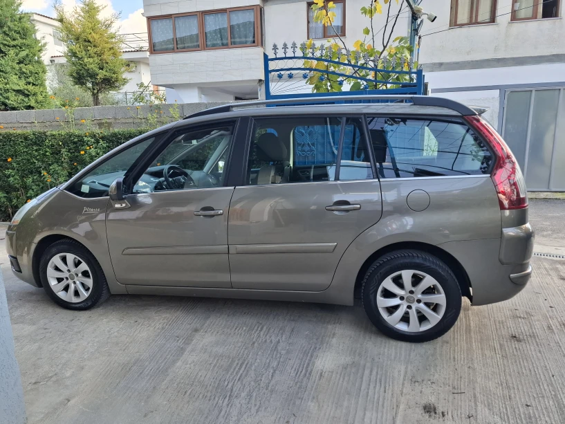 Rent a car in Tirana