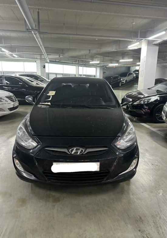 Louer une Hyundai Accent de l'année 2015 à Durrës