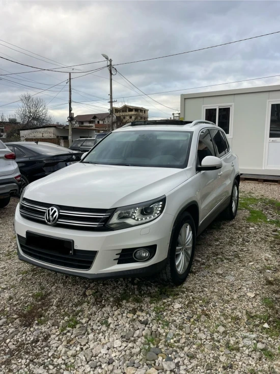 Wynajmij Volkswagen Tiguan z 2015 roku w Tirana