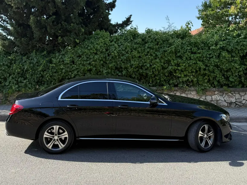 Alquila un coche en Tirana