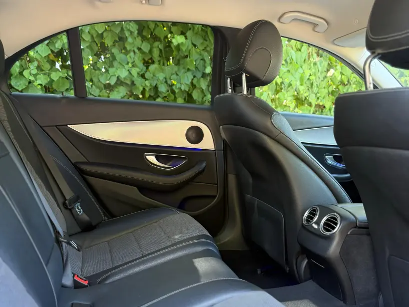 Alquila un coche en Tirana