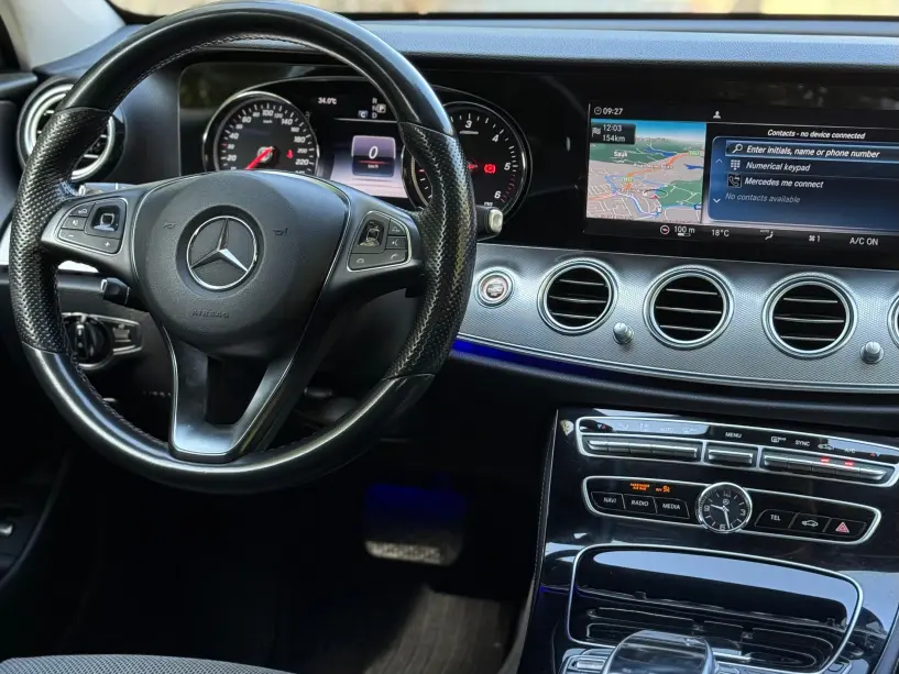 Alquila un coche en Tirana