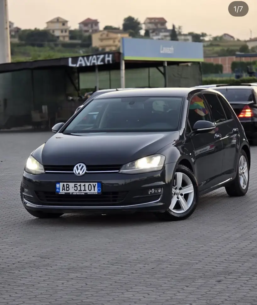 Noleggia un'auto a Tirana