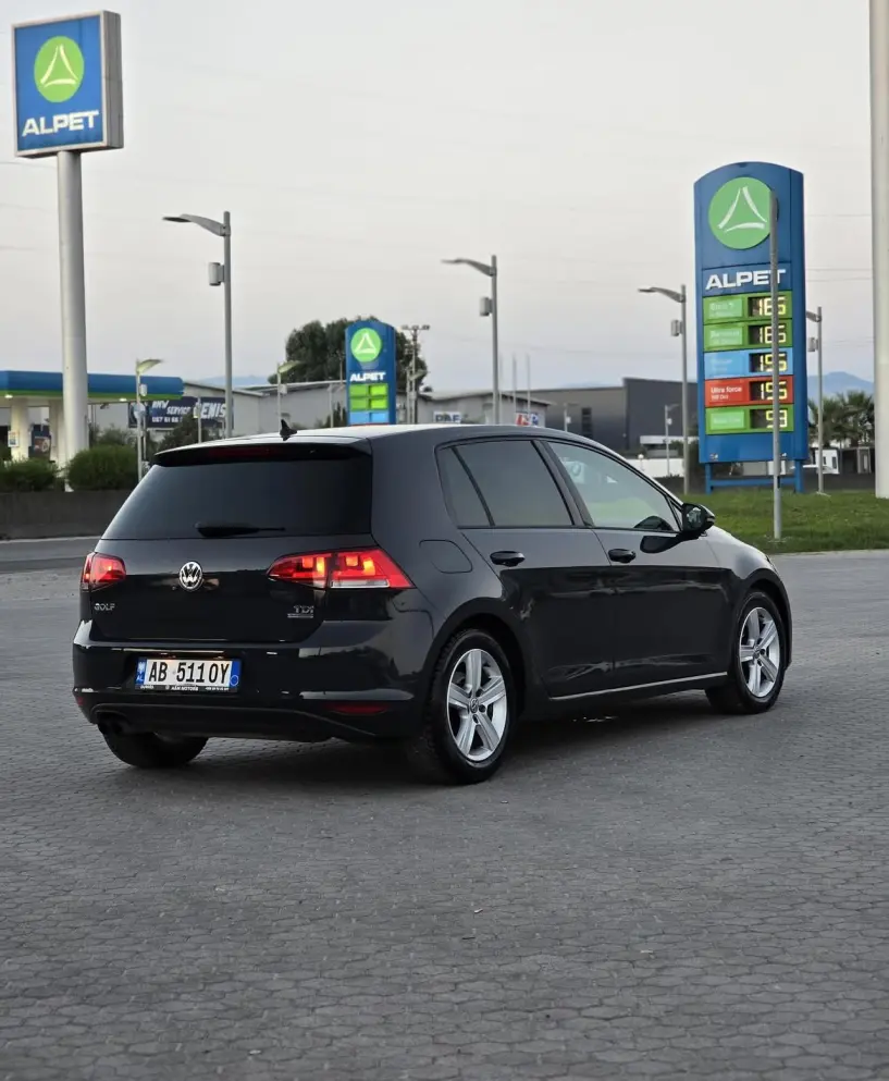 Noleggia un'auto a Tirana