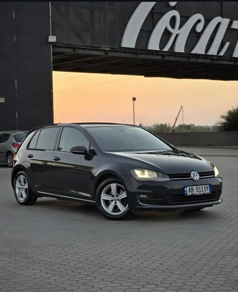 Noleggia un'auto a Tirana