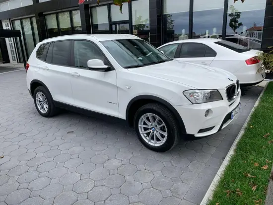 Alquila un 2012 BMW X3 en Tirana