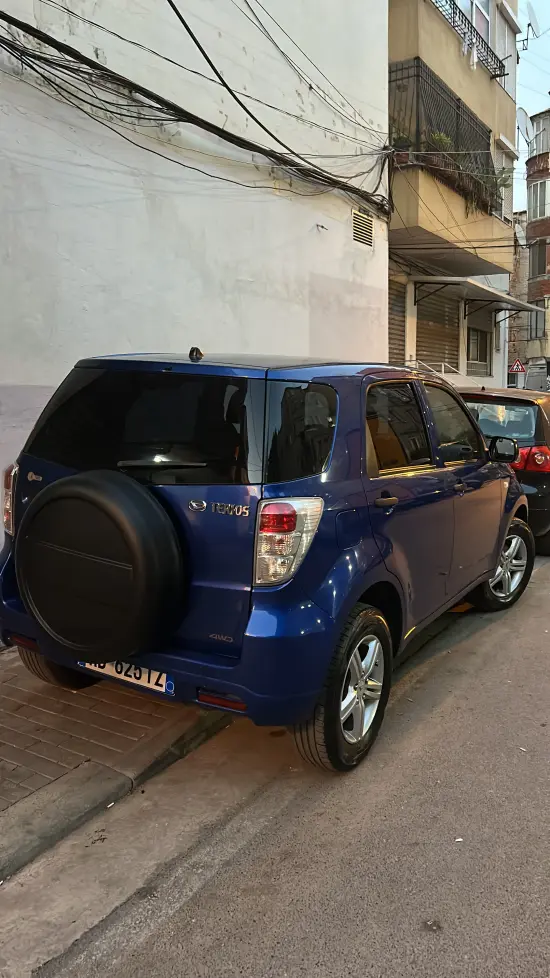 Alquila un 2013 Daihatsu Terios en Tirana