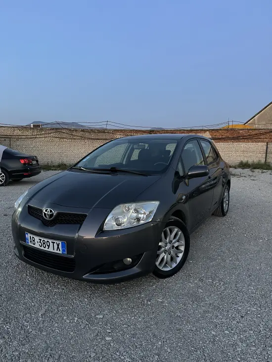 2009 Toyota Auris in Tirana mieten