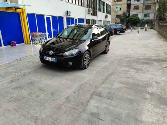 Wynajmij Volkswagen Golf 6 z 2010 roku w Tirana