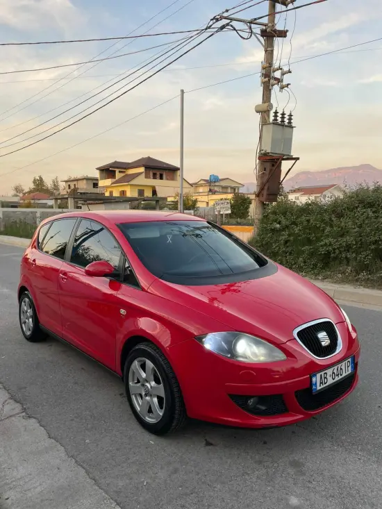 Louer une Seat Altea de l'année 2007 à Tirana