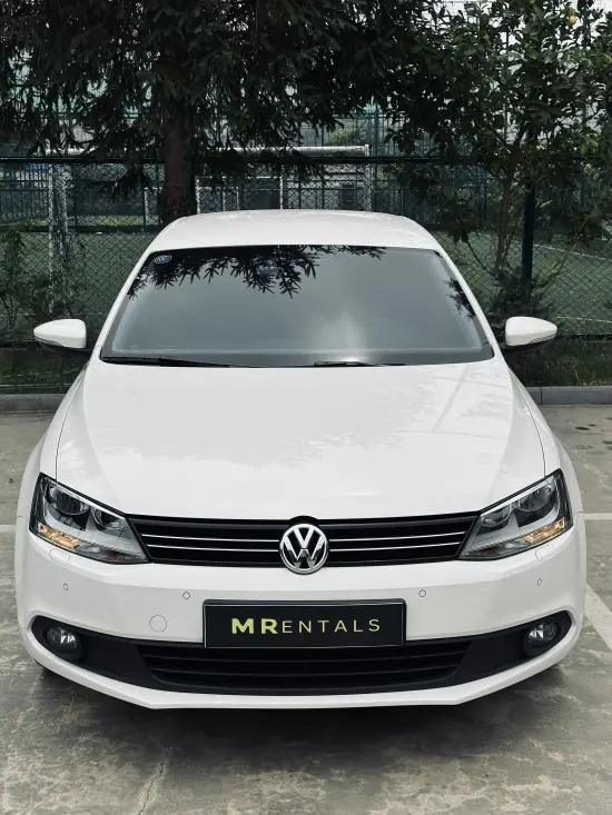 Louer une Volkswagen Jetta de l'année 2013 à Elbasan