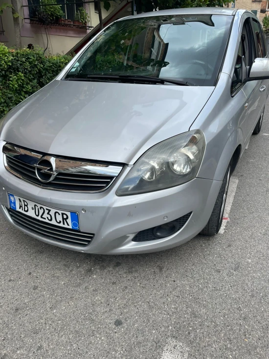 Rent a 2010 Opel Zafira in Tirana