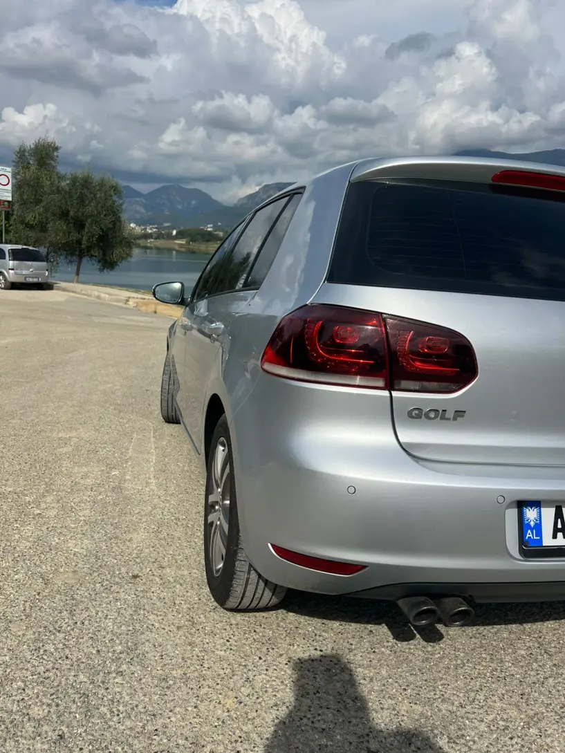 Wynajmij samochód w Tirana