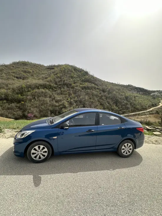 Louer une Hyundai Accent de l'année 2017 à Tirana