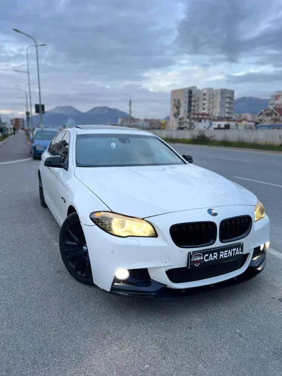 Louer une BMW 530 de l'année 2011 à Tirana