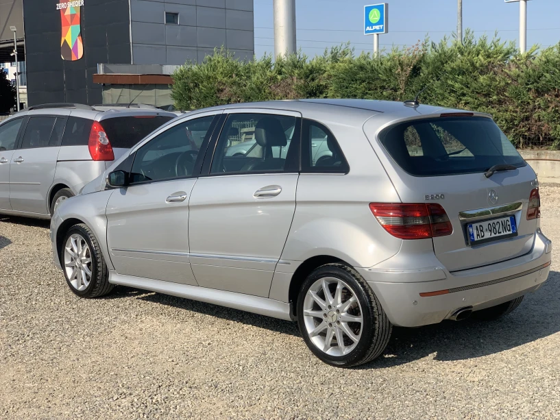 Rent a car in Tirana